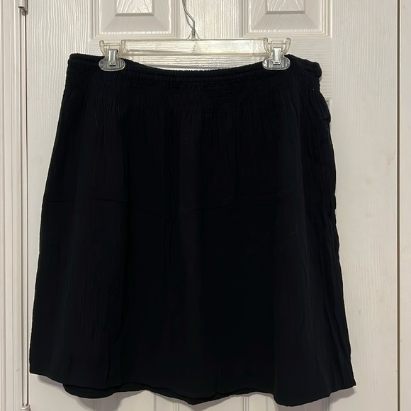 Unlined, lightweight crinkle fabric skirt - Picture 1 of 6